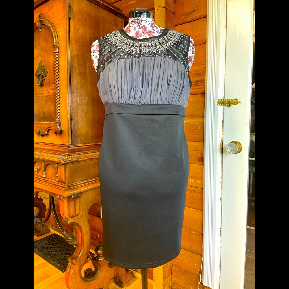 Suzy Shier Sleeveless Mesh Beaded Sequin Shoulder Lined Dress L